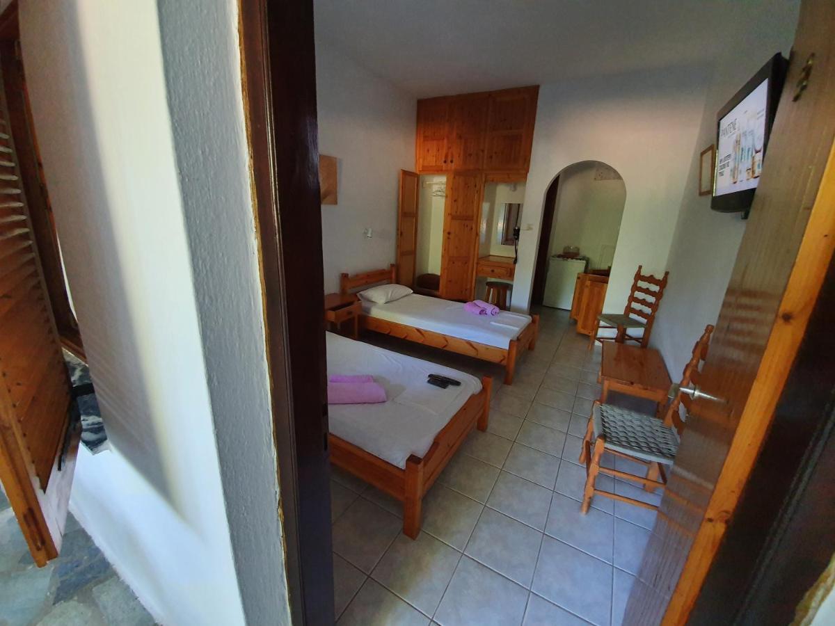 Dionisos Studios And Apts Skiathos Koukounaries Exterior photo