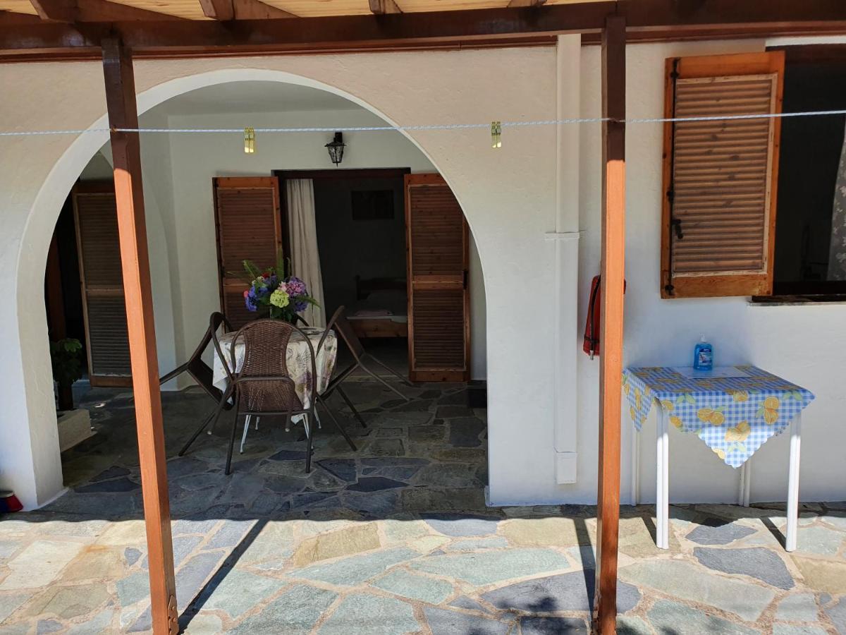 Dionisos Studios And Apts Skiathos Koukounaries Exterior photo