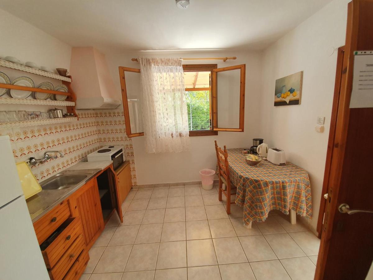 Dionisos Studios And Apts Skiathos Koukounaries Exterior photo