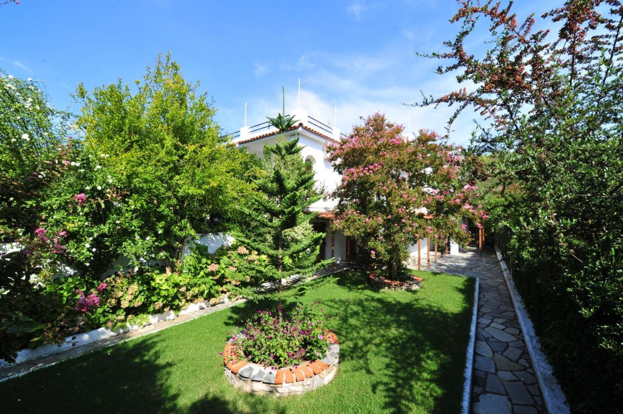Dionisos Studios And Apts Skiathos Koukounaries Exterior photo
