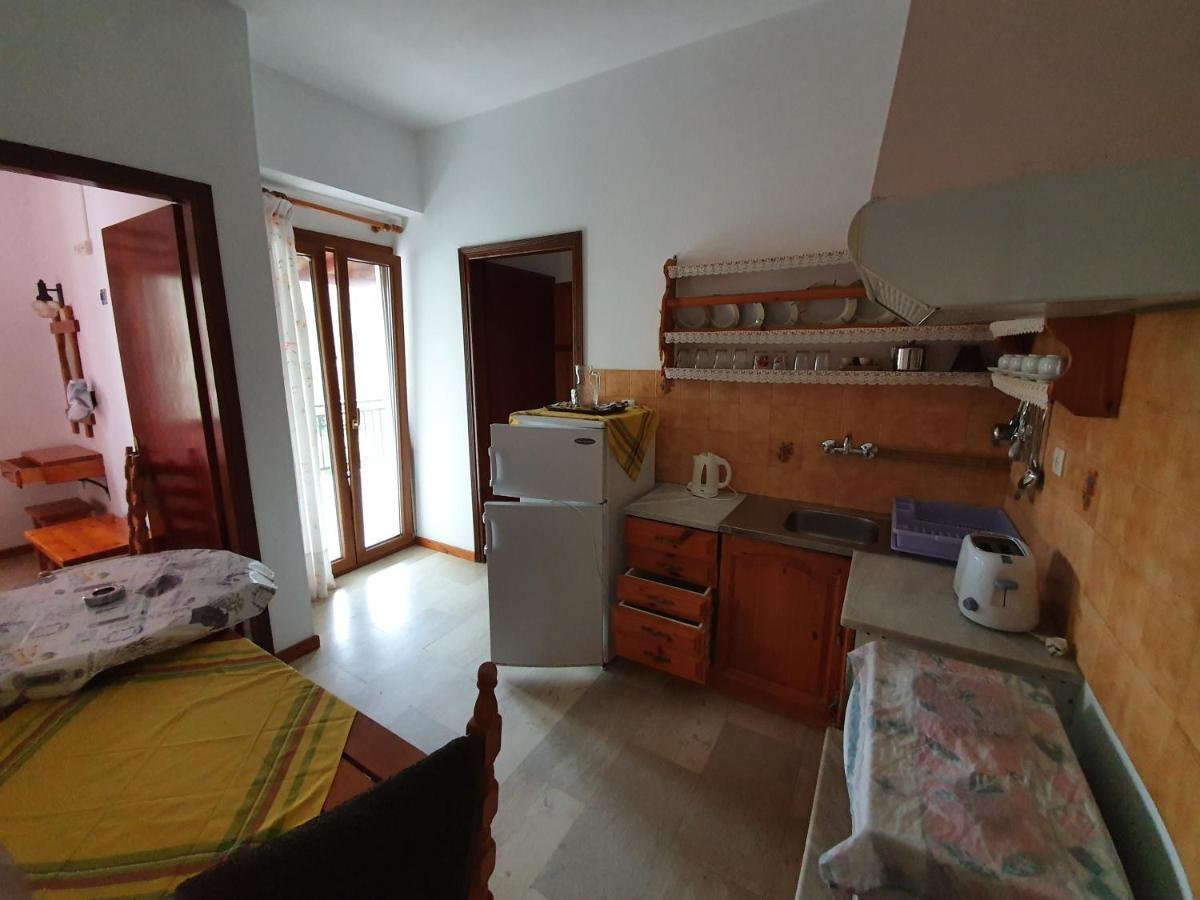 Dionisos Studios And Apts Skiathos Koukounaries Exterior photo